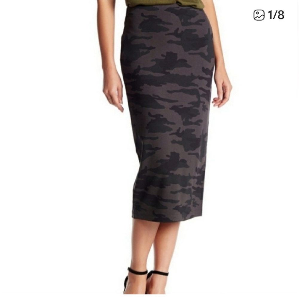 Sanctuary camo skirt NWOT